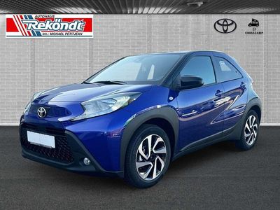 Neu Toyota Aygo X 72 PS (52 kW) 2025 Juniper blue / black mica (209 SUV
