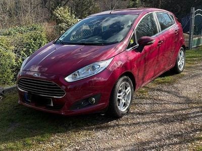Gebraucht Ford Fiesta Titanium 101 PS (74 kW) 2013 Rot Kleinwagen