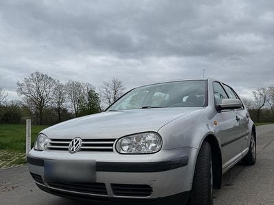 Usata VW Golf IV 101 CV (74 kW) 1998 Argento Utilitaria