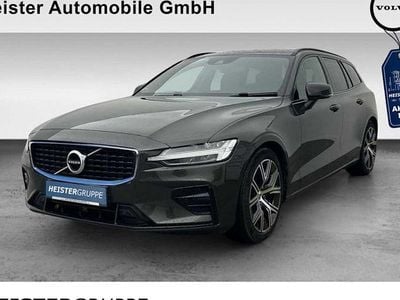 Grau (platinum grey / metallic) Gebraucht 2023 Volvo V60 Core Kombi | 32.990 € (Fairer Preis)