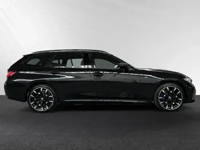 Gebraucht BMW 330e M Sport 292 PS (214 kW) 2025 Black sapphire metallic Kombi