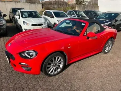 Gebraucht Fiat 124 Spider Lusso 140 PS (102 kW) 2019 Rot uni Cabrio