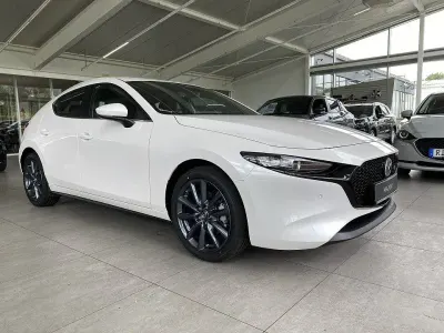 Neu Mazda 3 Center-Line 140 PS (102 kW) 2026 Snowflake white pearl Limousine