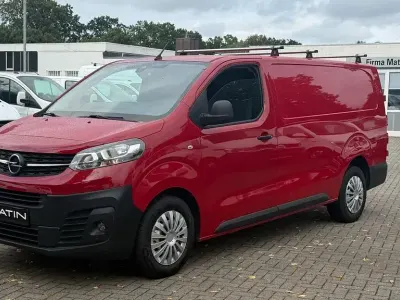 Gebraucht Opel Vivaro-e Combi Elegance 177 PS (130 kW) 2021 Ruby red Van / Kleinbus
