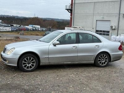 Gebraucht Mercedes E220 150 PS (110 kW) 2005 Silber Limousine