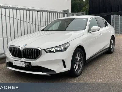 Gebraucht BMW 520 Sport Line 197 PS (144 kW) 2024 Alpinweiß uni Limousine
