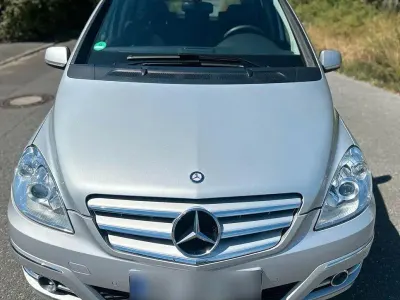 Gebraucht Mercedes B200 136 PS (100 kW) 2010 Silber Van / Kleinbus