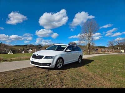 Gebraucht Skoda Octavia Style 179 PS (131 kW) 2014 Weiß Kleinwagen