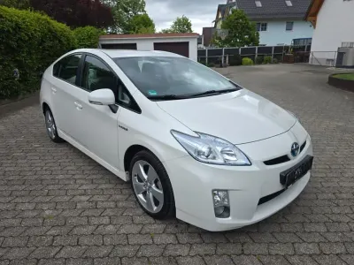 Käytetty Toyota Prius Life 99 HP (72 kW) 2011 Valkoinen Sedan
