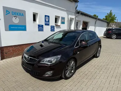 Usata Opel Astra Sport 179 CV (131 kW) 2012 Marrone Berlina