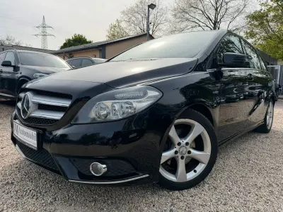 Gebraucht Mercedes B200 156 PS (114 kW) 2012 Schwarz Van / Kleinbus