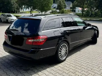 Gebraucht Mercedes E250 Elegance 204 PS (150 kW) 2010 Schwarz Limousine