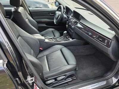 Gebraucht BMW 320 Lifestyle 184 PS (135 kW) 2012 Schwarz Kombi