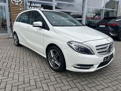 Gebraucht Mercedes B200 136 PS (100 kW) 2014 Calcitweiss/zirrusweiss Van / Kleinbus