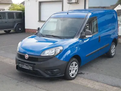 Gebraucht Fiat Doblò 105 PS (77 kW) 2019 Blau Van / Kleinbus