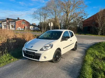 Gebraucht Renault Clio III 105 PS (77 kW) 2011 Weiß Kombi