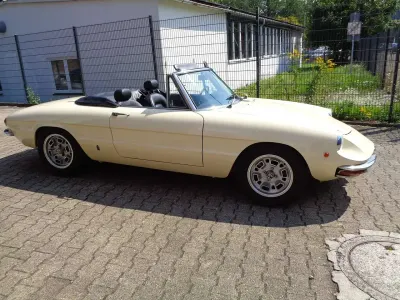 Gebraucht Alfa Romeo Spider 113 PS (83 kW) 1969 Avorio Cabrio