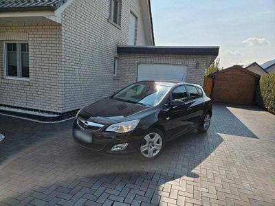 Gebraucht Opel Astra 101 PS (74 kW) 2011 Violet Kombi