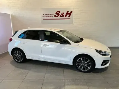 Gebraucht Hyundai i30 Edition 30+ 116 PS (85 kW) 2021 Weiß Limousine