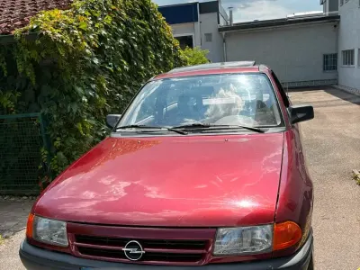Gebraucht Opel Astra 75 PS (55 kW) 1993 Rot Kleinwagen