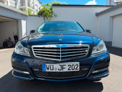 Gebraucht Mercedes C200 184 PS (135 kW) 2013 Blau Limousine