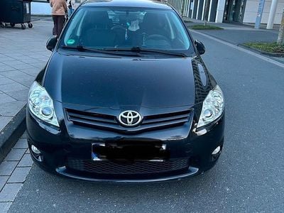 Gebraucht Toyota Auris 132 PS (97 kW) 2012 Schwarz Kleinwagen