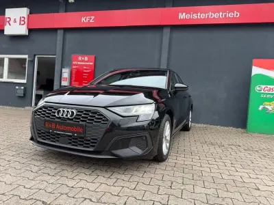 Gebraucht Audi A3 Basis 116 PS (85 kW) 2023 Schwarz Limousine