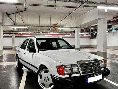 Gebraucht Mercedes E260 160 PS (117 kW) 1988 Weiß Limousine
