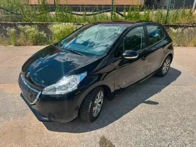 Gebraucht Peugeot 208 82 PS (60 kW) 2015 Schwarz Kleinwagen