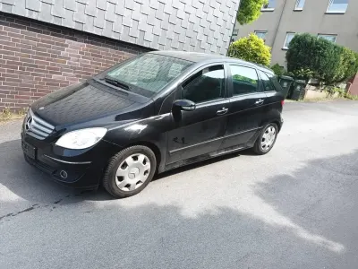 Używany Mercedes B200 116 KM (85 kW) 2008 Czarny Minivan