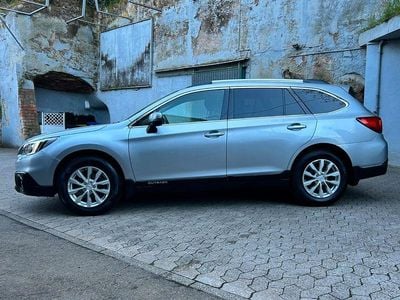 Usado Subaru Outback Comfort 150 HP (110 kW) 2015 Prateado Carrinha