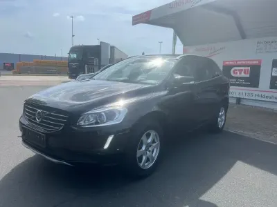 Używany Volvo XC60 Momentum 190 KM (139 kW) 2017 Czarny SUV