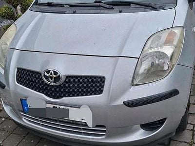 Usata Toyota Yaris 69 CV (50 kW) 2006 Argento Utilitaria
