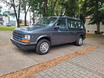 Second-hand Chrysler Voyager 140 CP (102 kW) 1991 Gri Monovolum