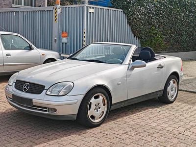 Usata Mercedes SLK200 136 CV (100 kW) 1997 Argento Cabrio