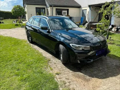 Gebraucht BMW 320 Sport Line 190 PS (139 kW) 2019 Schwarz Kombi