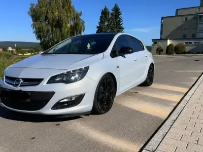 Gebraucht Opel Astra Selection 140 PS (102 kW) 2015 Grau Limousine