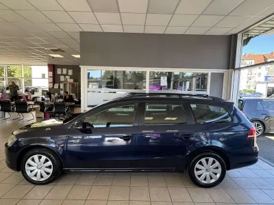 Gebraucht VW Passat Trendline 122 PS (89 kW) 2011 Blau Kombi