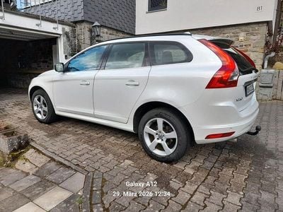 Gebraucht Volvo XC60 Momentum 136 PS (100 kW) 2014 Weiß SUV