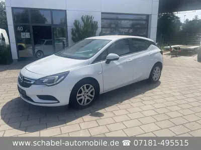 Gebraucht Opel Astra Edition 110 PS (80 kW) 2015 Weiß Limousine
