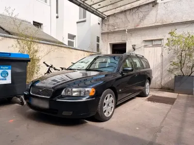 Używany Volvo V70 Momentum 185 KM (136 kW) 2006 Czarny Kombi