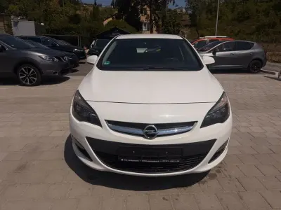 Gebraucht Opel Astra Edition 116 PS (85 kW) 2013 Weiß Limousine