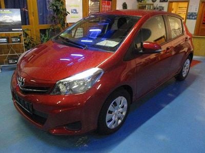 Gebraucht Toyota Yaris Cool 99 PS (72 kW) 2012 Rot Kleinwagen