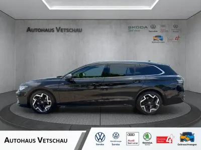 Gebraucht VW Passat R-line 150 PS (110 kW) 2025 Schwarz Kombi