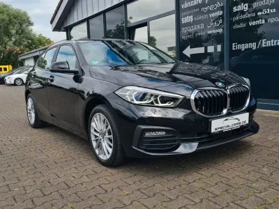 Gebraucht BMW 120 Advantage 190 PS (139 kW) 2023 Schwarz Kleinwagen