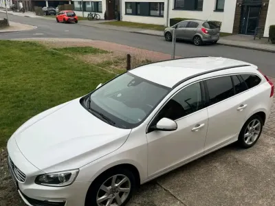 Gebraucht Volvo V60 114 PS (83 kW) 2015 Weiß Kombi
