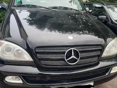 Gebraucht Mercedes ML270 163 PS (119 kW) 2004 Schwarz SUV