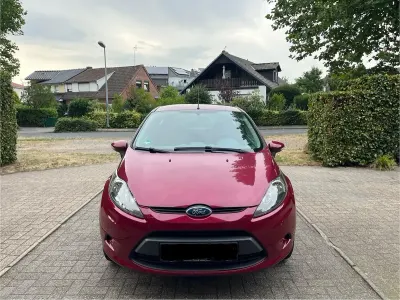 Gebraucht Ford Fiesta 60 PS (44 kW) 2009 Rot Coupé