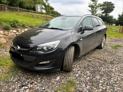 Gebraucht Opel Astra 136 PS (100 kW) 2014 Schwarz Kombi