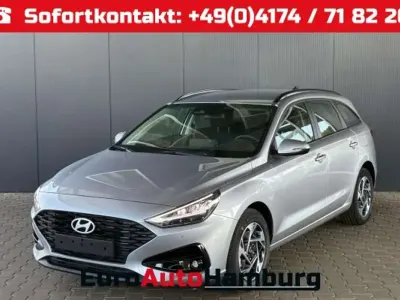 Neu Hyundai i30 Comfort 101 PS (74 kW) 2025 Shimmering silver Kombi